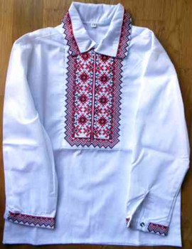 CX110_02 Ukrainisches besticktes Jungenhemd Gr. 110