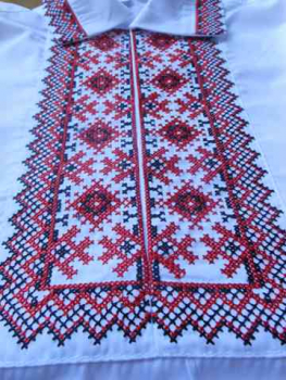 Preview: CX110_02 Ukrainisches besticktes Jungenhemd Gr. 110