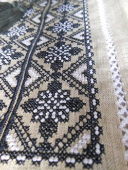 Preview: CX104_01 Ukrainisches besticktes Jungenhemd Gr. 104